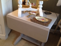 Drop leaf table