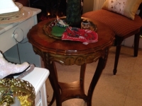 antique-round-table