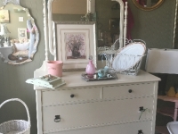 Vintagge White two over two drawer bureau