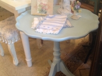 Tiffany Blue pie crust table