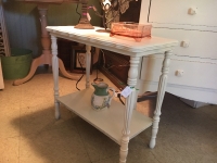 Spindle leg side table - vintage