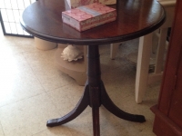 Vintage Mahogany Pedestal Table