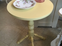 Sweet yellow pedestal