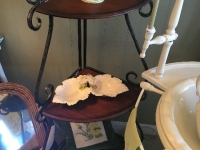 Metal corner shelf