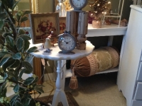 Sweet white piecrust table