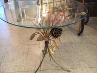 Love this shabby chic table !