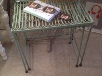 Nesting metal tables