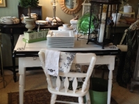 Vintage black and white tin top - sweeet 