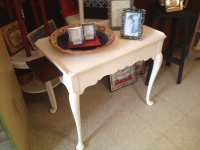 White side table with pull outs