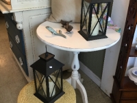 Sweet round table