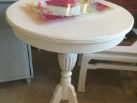 Shabby Chic pedestal table