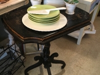 Sweet pedestal table