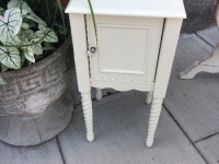 White mini cabinet - sweet !