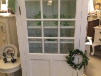 Vintage shabby chic White cabinet closed