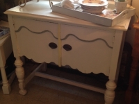shabby-chic-little-sideboard