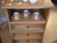 three-drawer-table