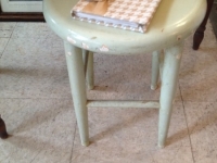 vintage-shabby-stool
