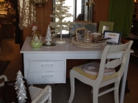 white-desk-and-chair