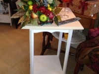 white-table-with-taupe-top